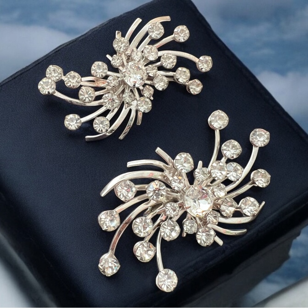 40s EmJEmmons Silver Tone Pinwheel Crystal Clip on Earrings | Hollywood Glamour